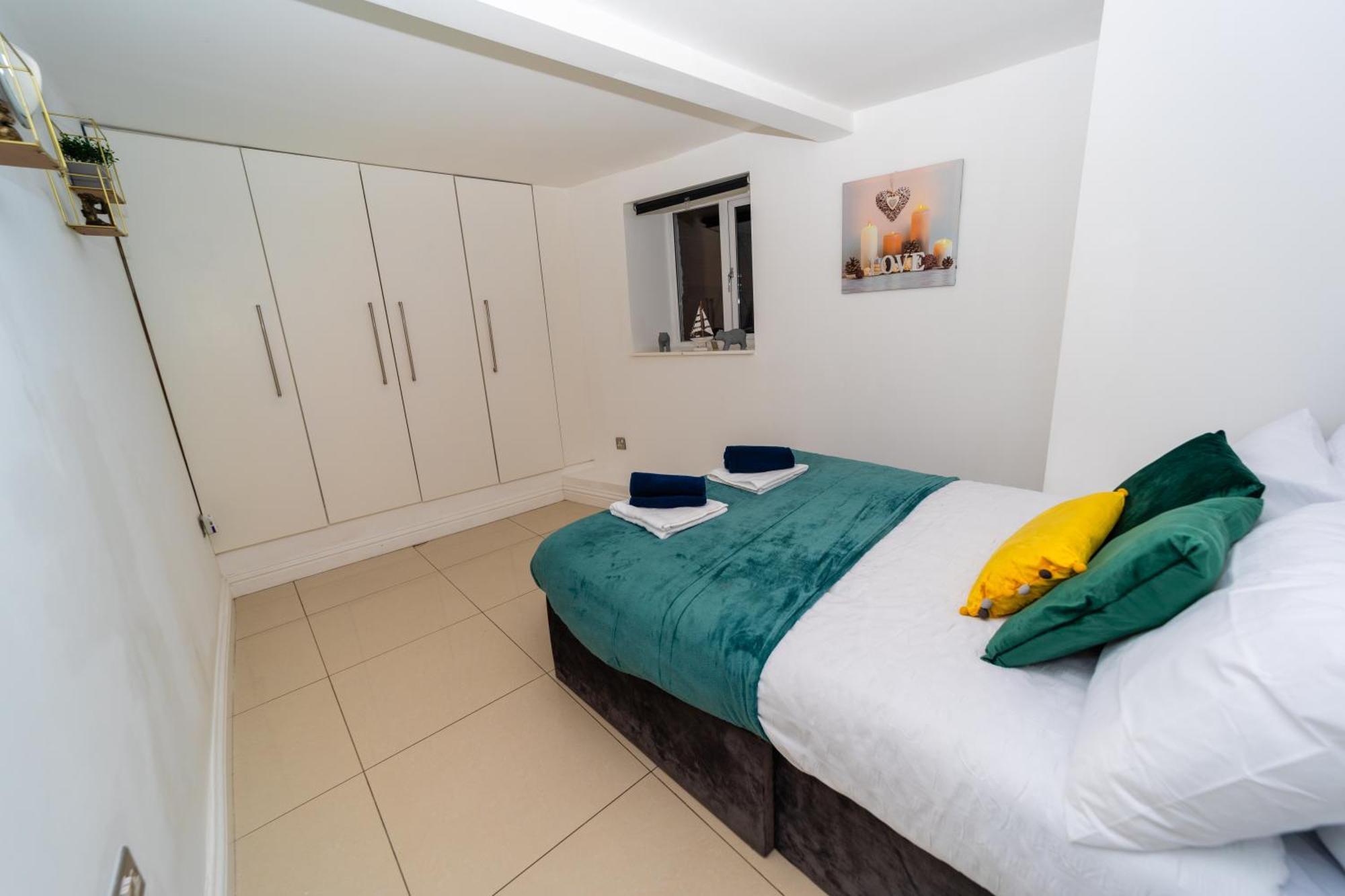 Spacious Flat With Patio & Parking In City Centre Reading Zewnętrze zdjęcie