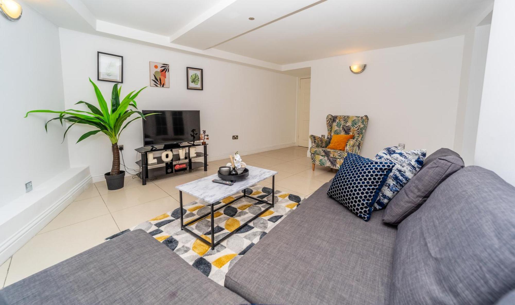 Spacious Flat With Patio & Parking In City Centre Reading Zewnętrze zdjęcie