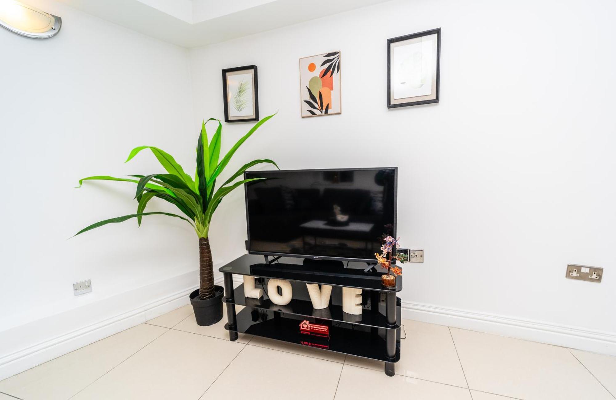 Spacious Flat With Patio & Parking In City Centre Reading Zewnętrze zdjęcie