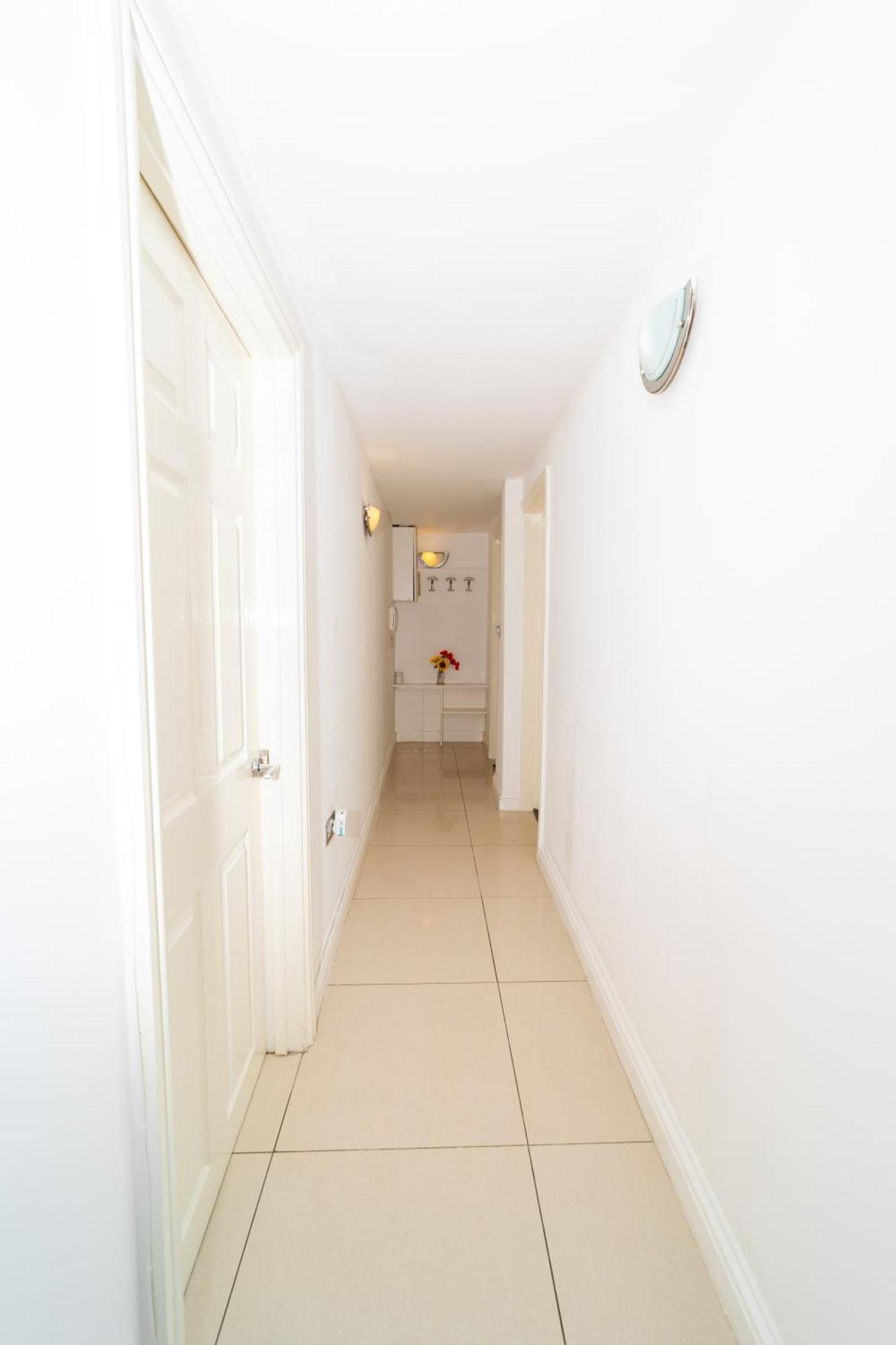 Spacious Flat With Patio & Parking In City Centre Reading Zewnętrze zdjęcie