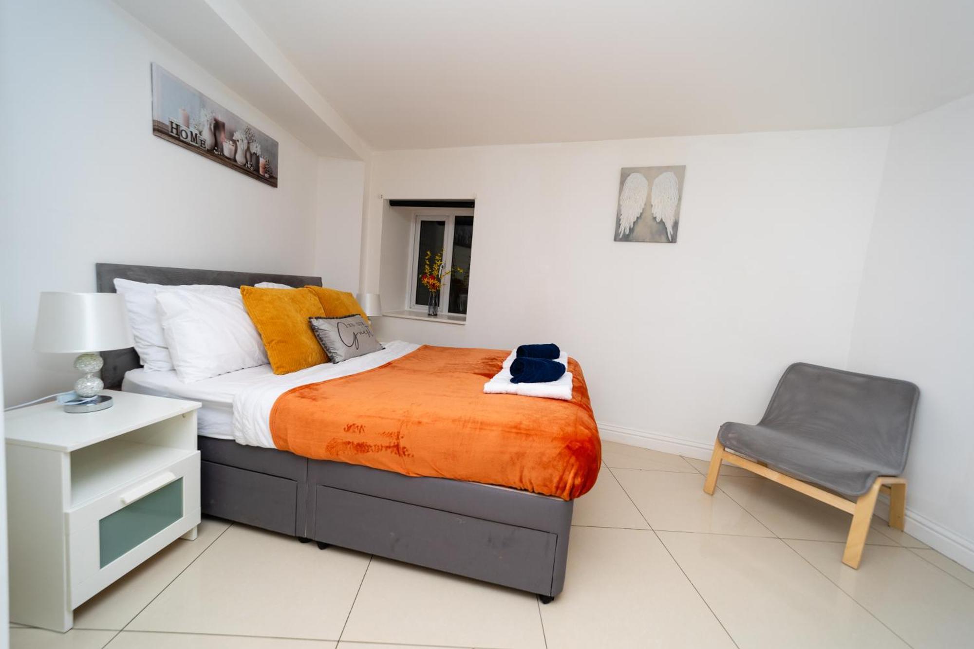 Spacious Flat With Patio & Parking In City Centre Reading Zewnętrze zdjęcie