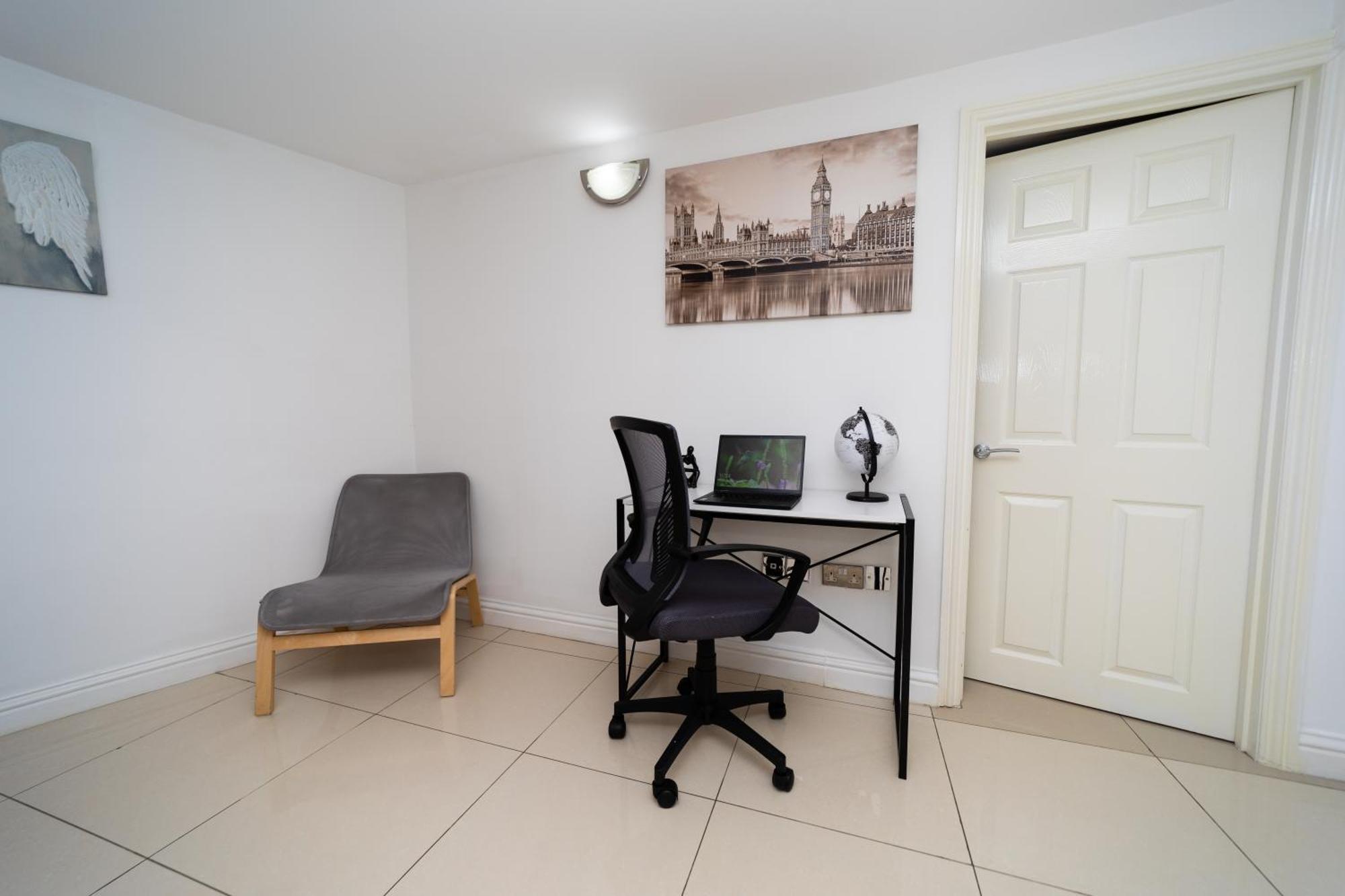 Spacious Flat With Patio & Parking In City Centre Reading Zewnętrze zdjęcie