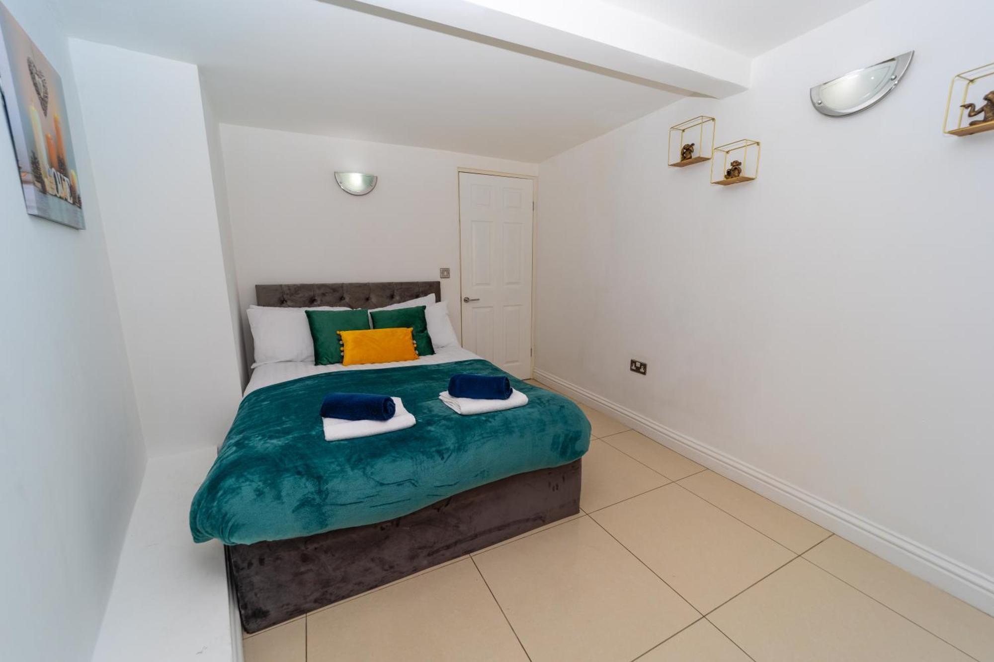 Spacious Flat With Patio & Parking In City Centre Reading Zewnętrze zdjęcie