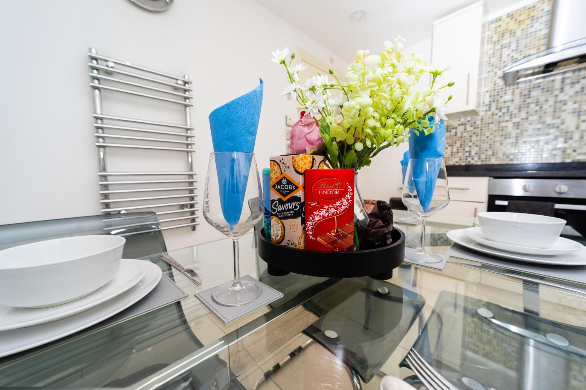 Spacious Flat With Patio & Parking In City Centre Reading Zewnętrze zdjęcie